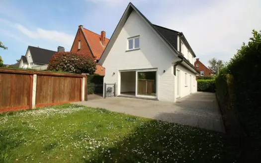 Maison à louer  3 chambres 150 m², 2150 €